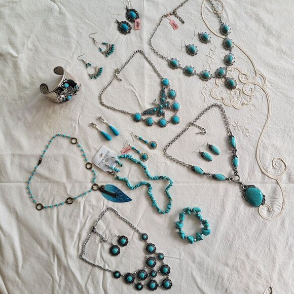 Lot Of Blue Howlite Necklace Earrings Bracelet Jewelry Sets Butterfly Bib - Picture 10 of 13